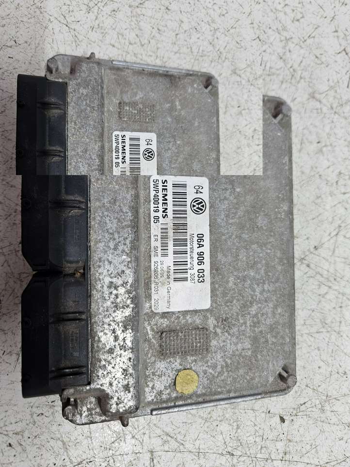Volkswagen Golf IV (1998 - 2005)  06A906033 Блок управления двигателя