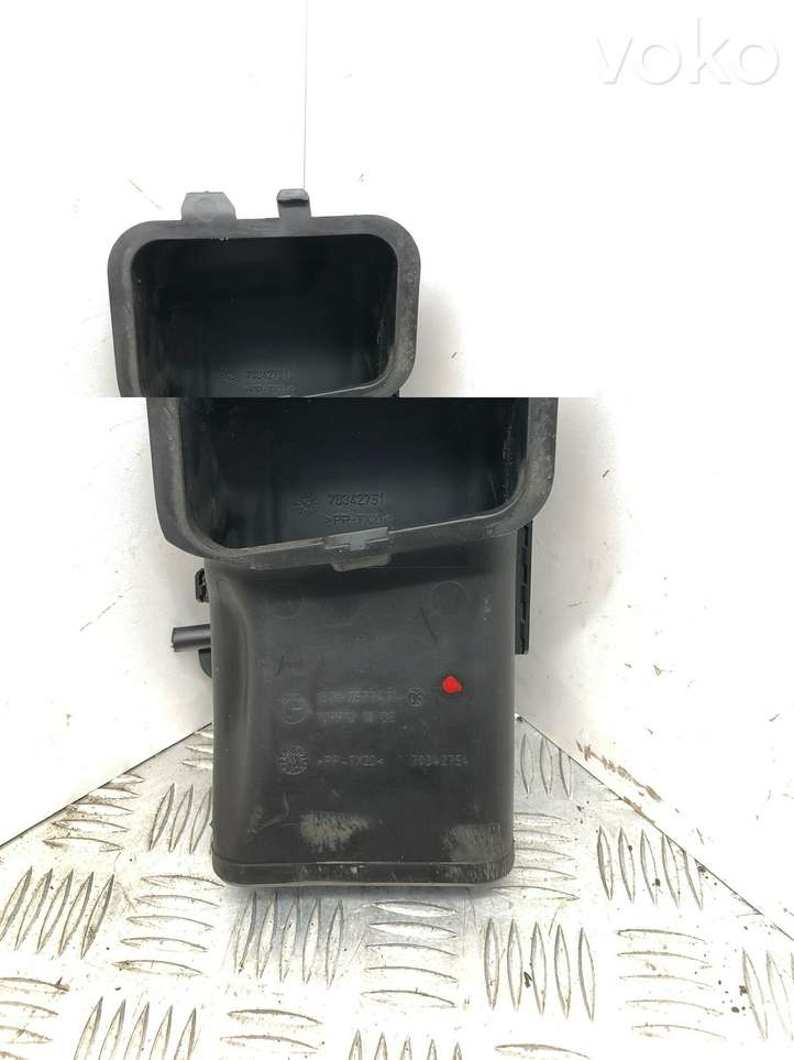 BMW 7 F01 F02 F03 F04 (2008 - 2016)  7577471 Деталь (детали) канала забора воздуха