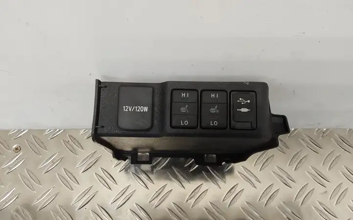 Toyota Auris E180 (2012 - 2018) Прочие детали салона — фото 1