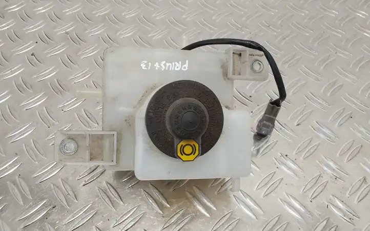 Toyota Prius+ (ZVW40) (2011 - 2018) Бачок тормозной жидкости — фото 1