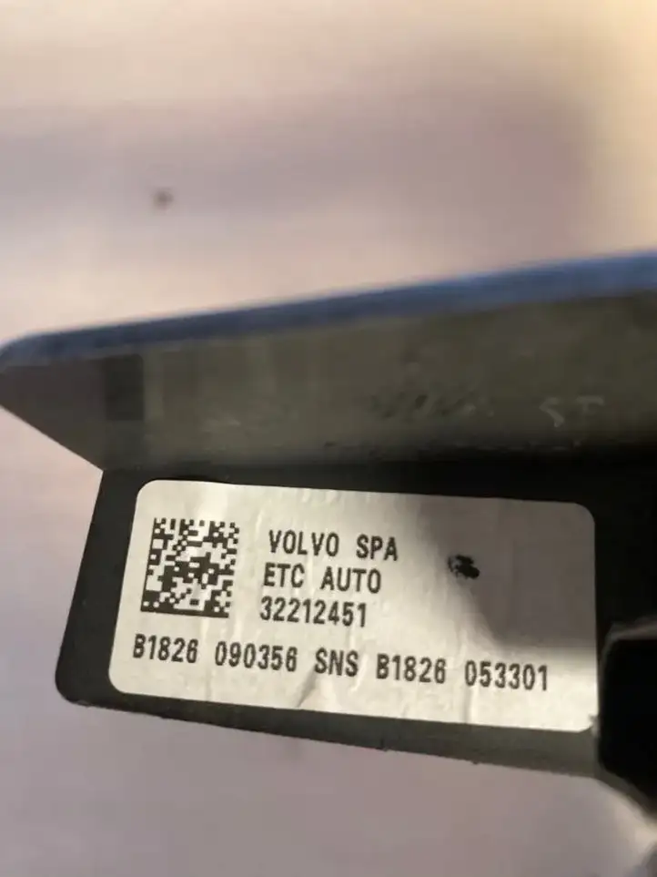 Volvo XC60 (2017 - ) 32212451 Педаль акселератора — фото 1
