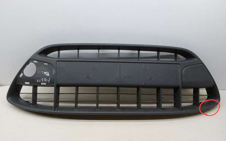 Ford Fiesta (2006 - 2008)  8A6J17K945AA Передняя решётка