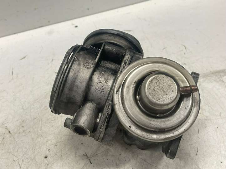 Audi A3/S3 8P (2004 - 2008)  038129637D Клапан EGR