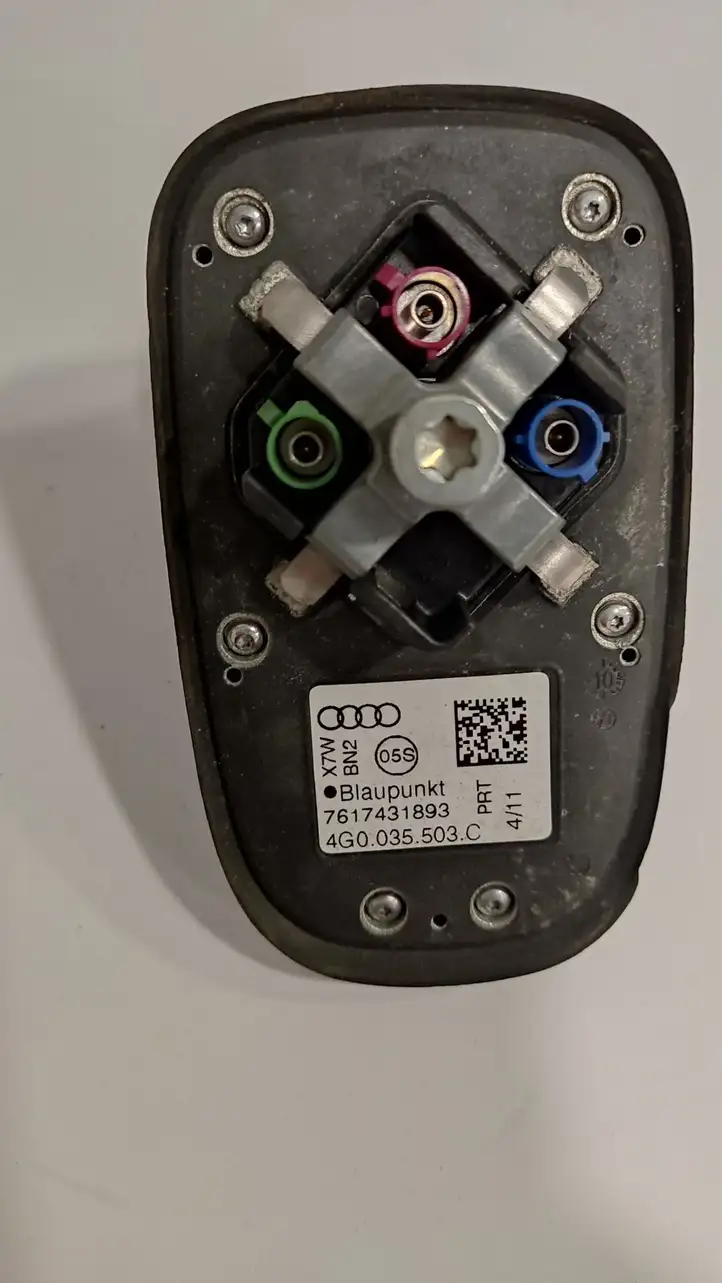 Audi A8 S8 D4 4H (2013 - 2017) 4H0035503C GPS антенна — фото 4