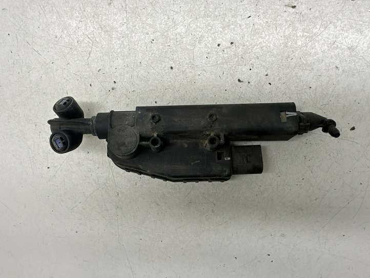 Audi A8 (2002 - 2005)  4E0955966A Распылитель (распылители)
