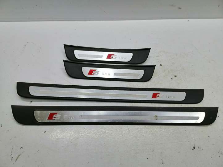 Audi A5 (2007 - 2011)  8T8853374 Комплект обшивки порога (внутренний)