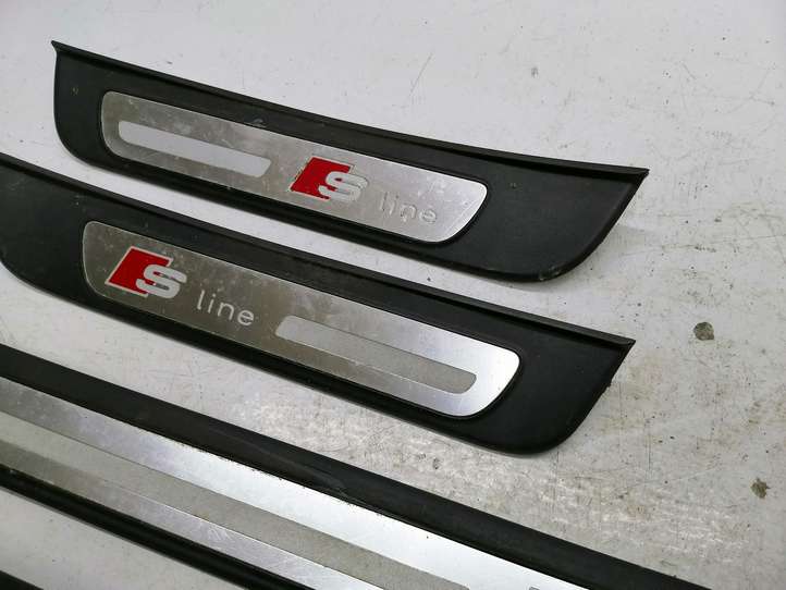 Audi A5 (2007 - 2011)  8T8853374 Комплект обшивки порога (внутренний)