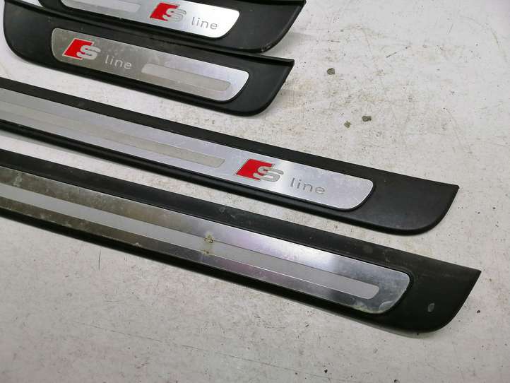 Audi A5 (2007 - 2011)  8T8853374 Комплект обшивки порога (внутренний)