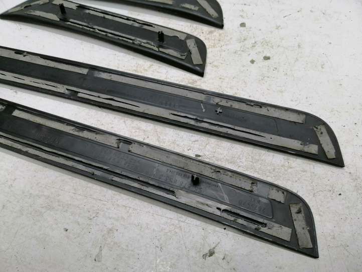 Audi A5 (2007 - 2011)  8T8853374 Комплект обшивки порога (внутренний)