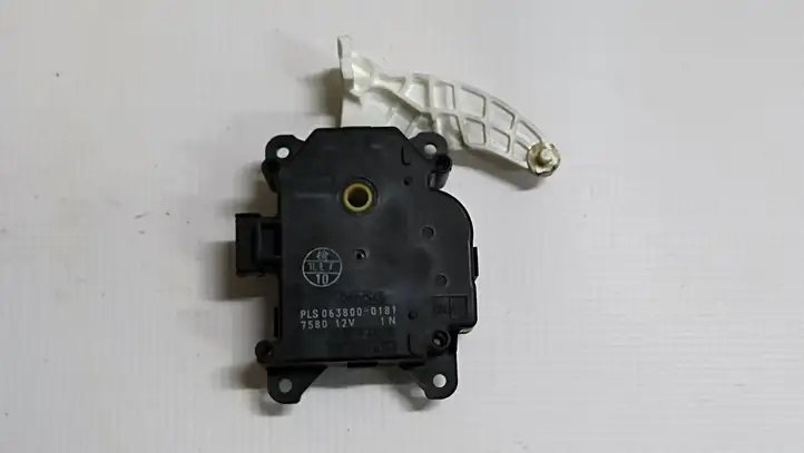 Toyota Prius (XW30) (2009 - 2015) 0638000181 Двигатель задвижки потока воздуха — фото 2
