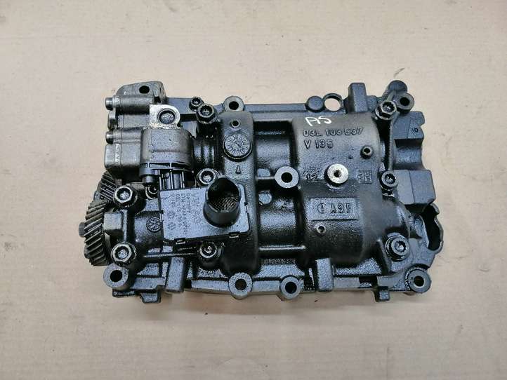 Audi A5 (2007 - 2011)  03L103537 Масляный насос