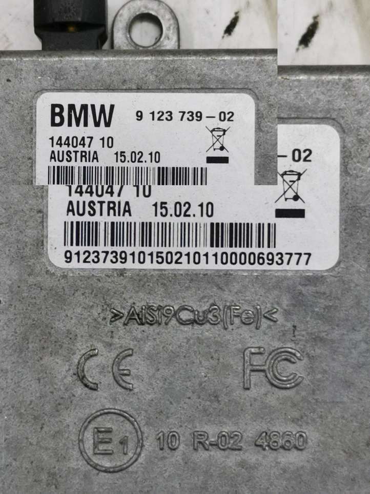BMW 5 E60 E61 (2004 - 2010)  9123739 Усилитель антенны