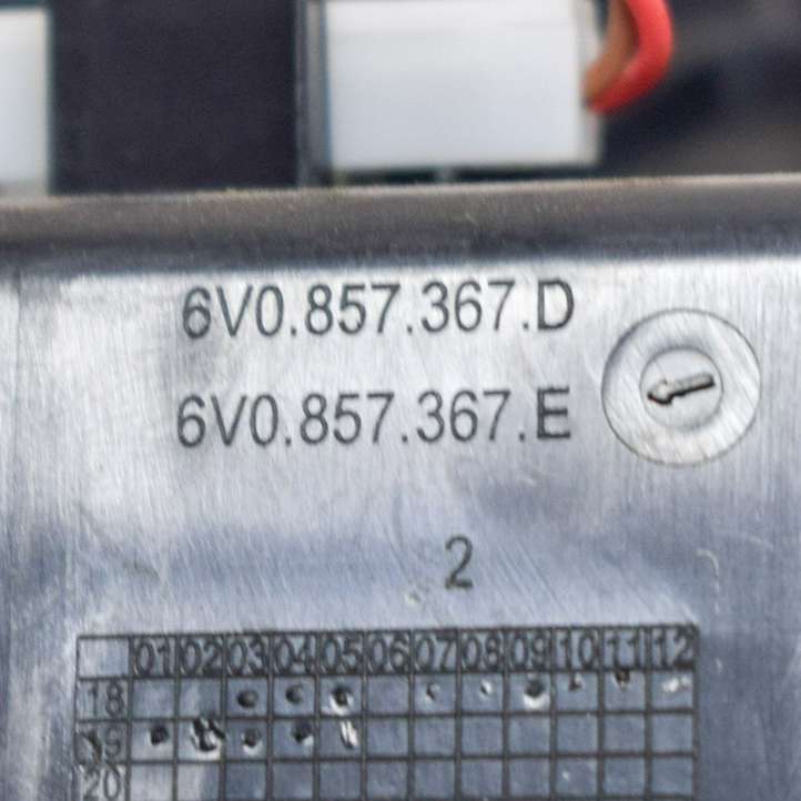 Skoda Fabia Mk3 (NJ) (2015 - 2021)  6V0857367D Другая центральная деталь консоли (туннеля)