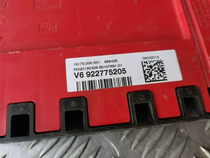 BMW 3 F30 F35 F31 (2012 - 2018)  922775205 Узел подключения плюсовых проводов
