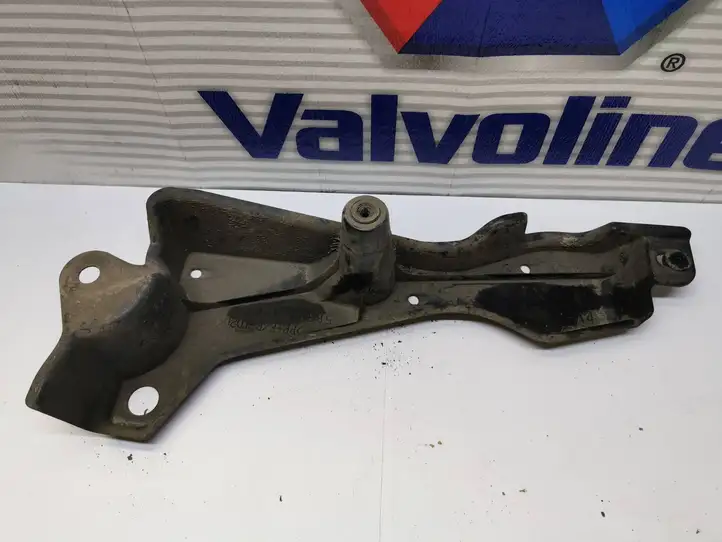 Toyota RAV 4 (XA40) (2012 - 2018) 5839842022 Прочие детали днища — фото 2