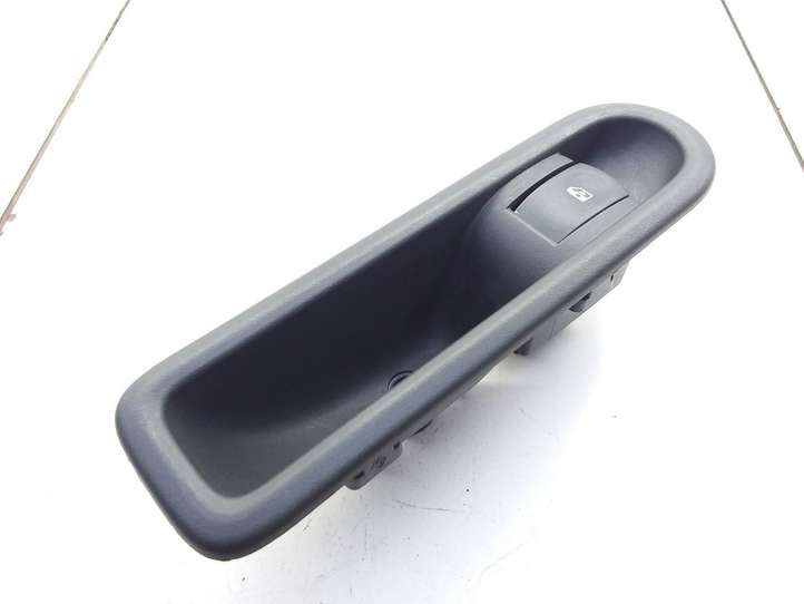 Renault Clio II (2001 - 2005)  8200294357 Кнопка стеклоподъемников