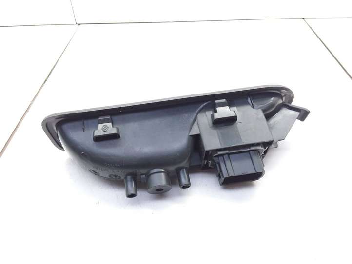 Renault Clio II (2001 - 2005)  8200294357 Кнопка стеклоподъемников