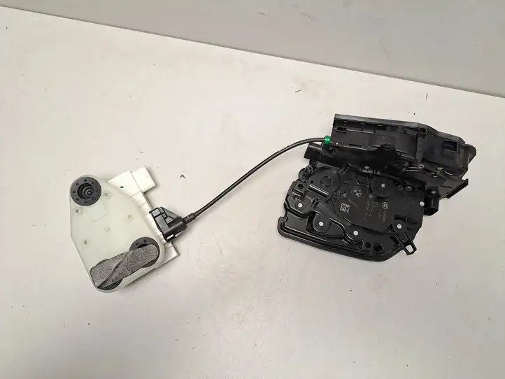 BMW X7 G07 (2018 - ) 7477700 Замок передней двери — фото 1