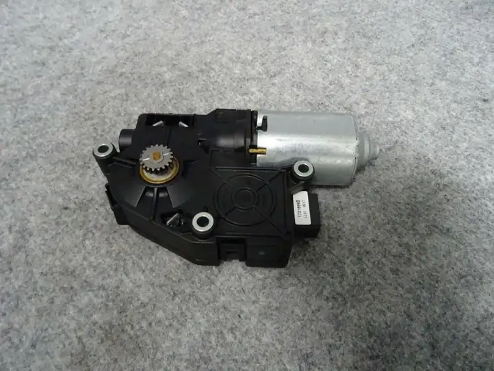 BMW X5 F15 (2013 - 2017) 7316535 Мотор привода люка — фото 1