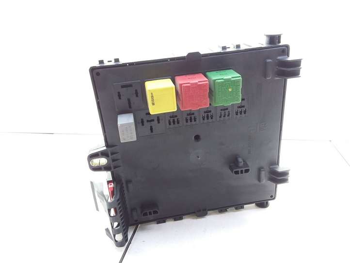 Opel Signum (2002 - 2008)  13112914 Блок предохранителей