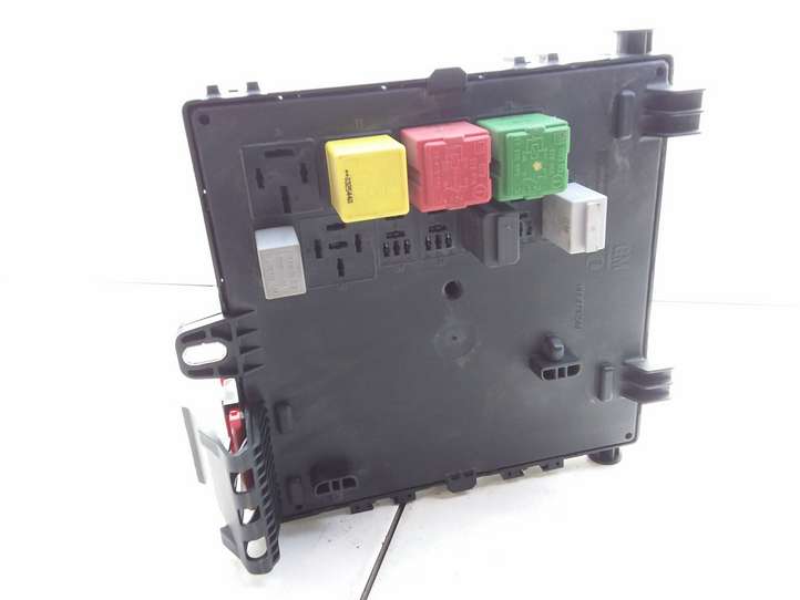 Opel Signum (2002 - 2008)  13142520 Блок предохранителей