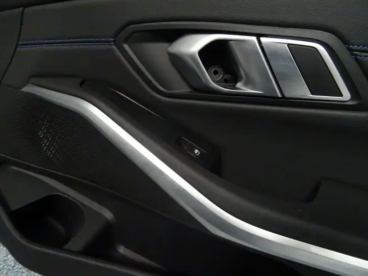 BMW 3 G20 G21 (2019 - ) Обшивка передней двери — фото 3