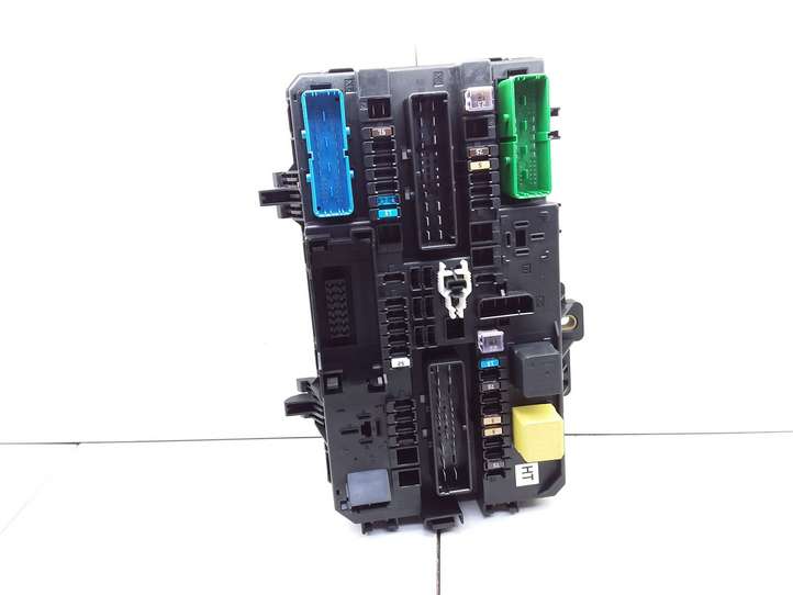 Opel Astra (2004 - 2009)  13222173 Блок предохранителей
