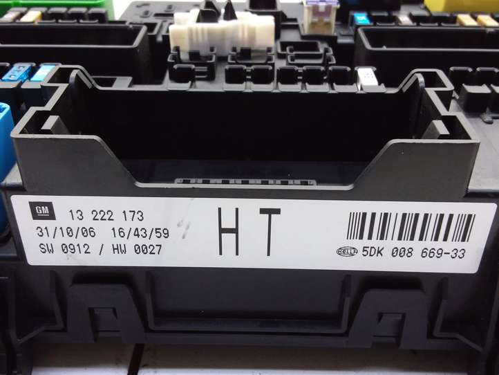 Opel Astra (2004 - 2009)  13222173 Блок предохранителей