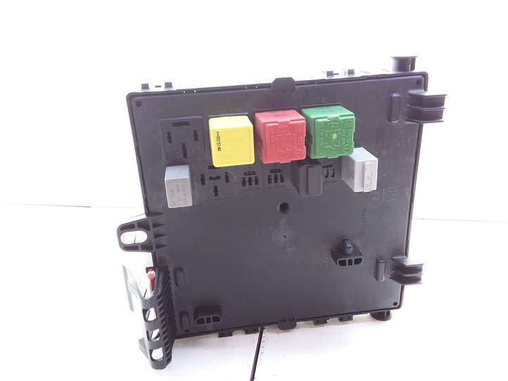 Opel Signum (2002 - 2008)  13142520 Блок предохранителей