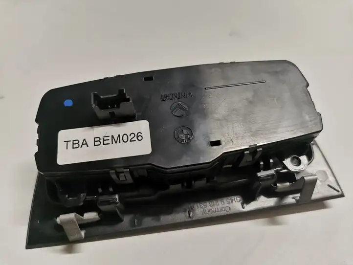 BMW 3 F30 F35 F31 (2012 - 2018) 9393941 Включатель фонарей — фото 2