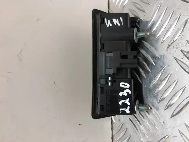 Audi A4 S4 B8 8K (2007 - 2011) 5N0827566 Кнопка закрытия багажника — фото 2