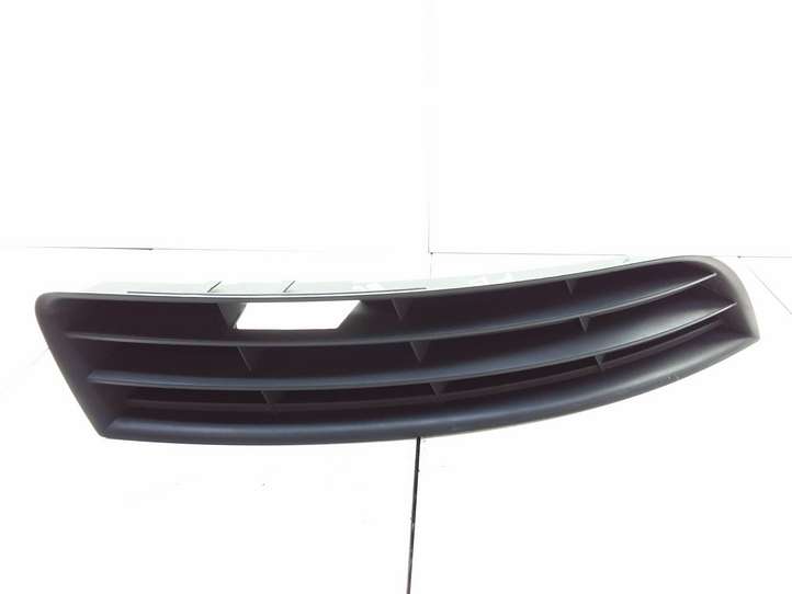 Volkswagen PASSAT B6 (2005 - 2010)  3C0853666 Нижняя решётка (из трех частей)