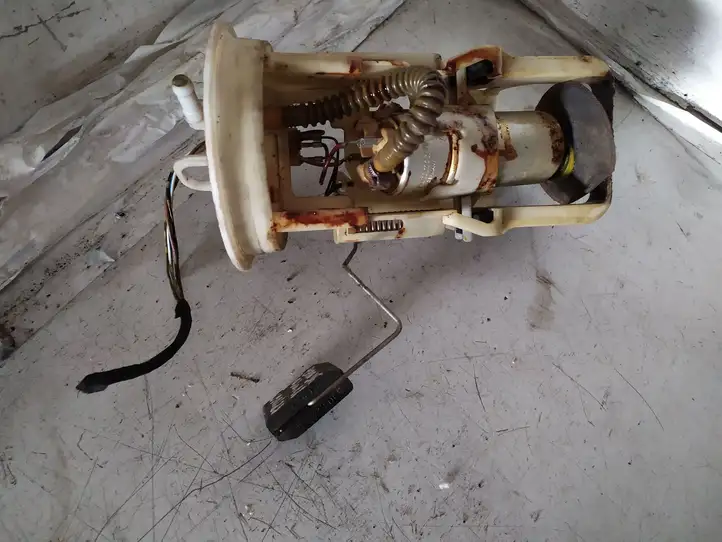 BMW 3 E46 (1998 - 2005) Топливный насос (в баке) — фото 1