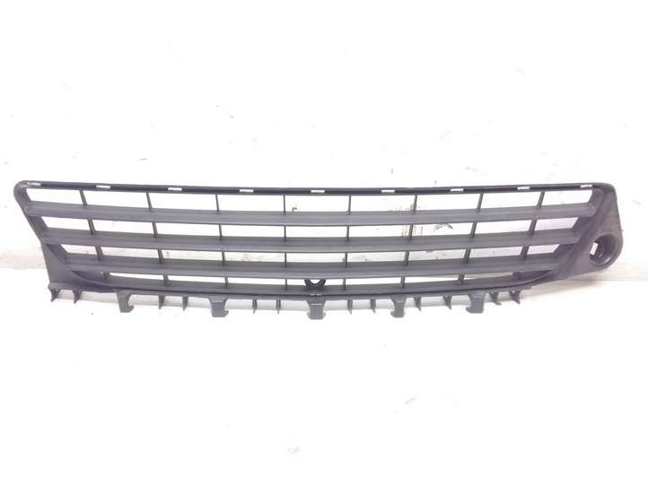 Opel Vectra (2002 - 2005)  13100588 Нижняя решётка (из трех частей)