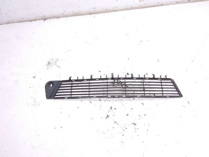 Opel Vectra (2002 - 2005)  09186126 Нижняя решётка (из трех частей)