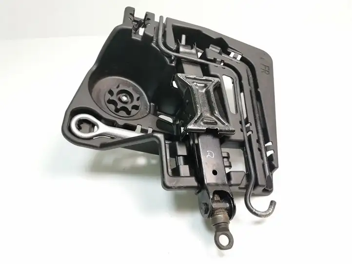 Toyota Prius (XW30) (2009 - 2015) 6477747030 Комплект инструментов — фото 1