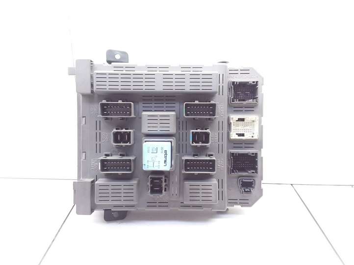 Peugeot 607 (2000 - 2004)  9645585580 Блок предохранителей