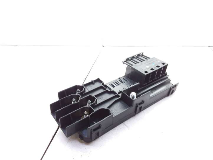 Mercedes-Benz E W211 (2002 - 2009)  2115452301 Узел подключения плюсовых проводов