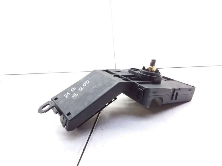 Mercedes-Benz E W211 (2002 - 2009)  A2115461141 Узел подключения плюсовых проводов