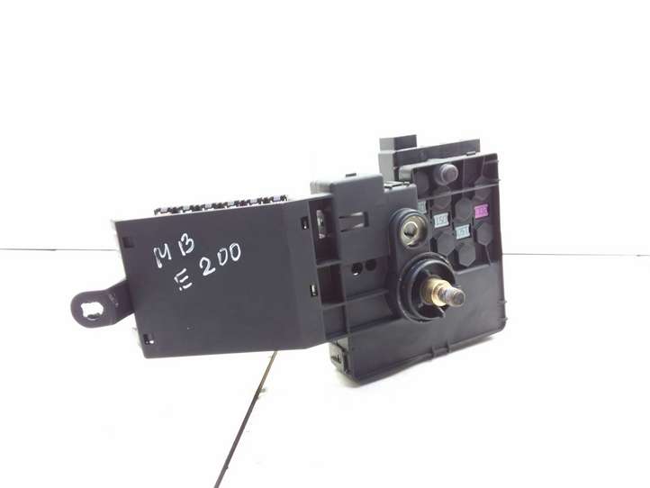 Mercedes-Benz E W211 (2002 - 2009)  A2115461141 Узел подключения плюсовых проводов