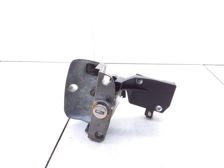 Seat Cordoba (6L) (2002 - 2009)  6L6827573D Замок задней крышки