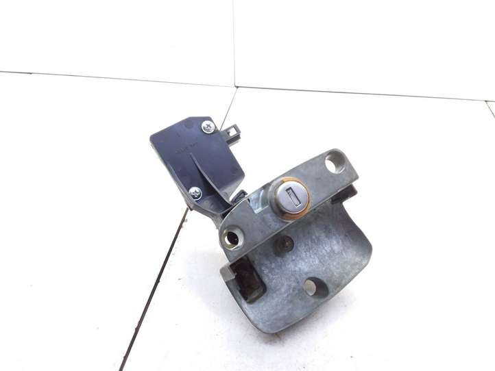 Seat Cordoba (6L) (2002 - 2009)  6L6827573D Замок задней крышки