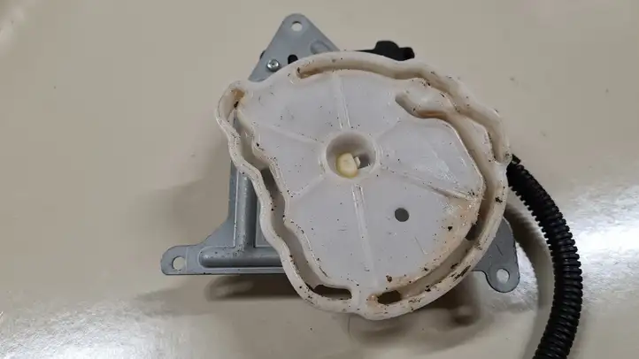 Toyota Avensis T250 (2003 - 2006) AE0637008610 Двигатель задвижки потока воздуха — фото 2