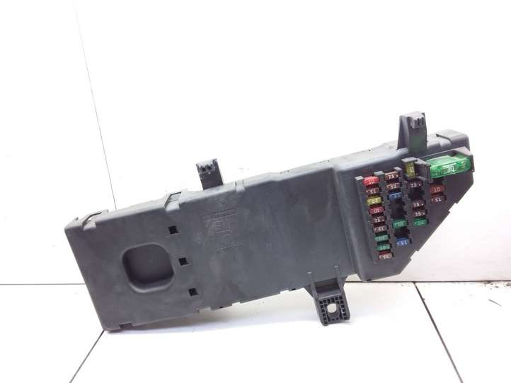 Opel Signum (2002 - 2008)  24443147 Блок предохранителей