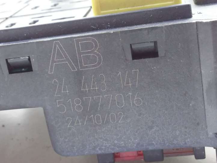 Opel Signum (2002 - 2008)  24443147 Блок предохранителей