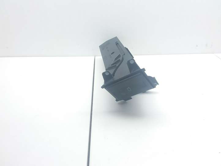 Ford Mondeo Mk III (2000 - 2007)  1S7114564A Передний держатель чашки