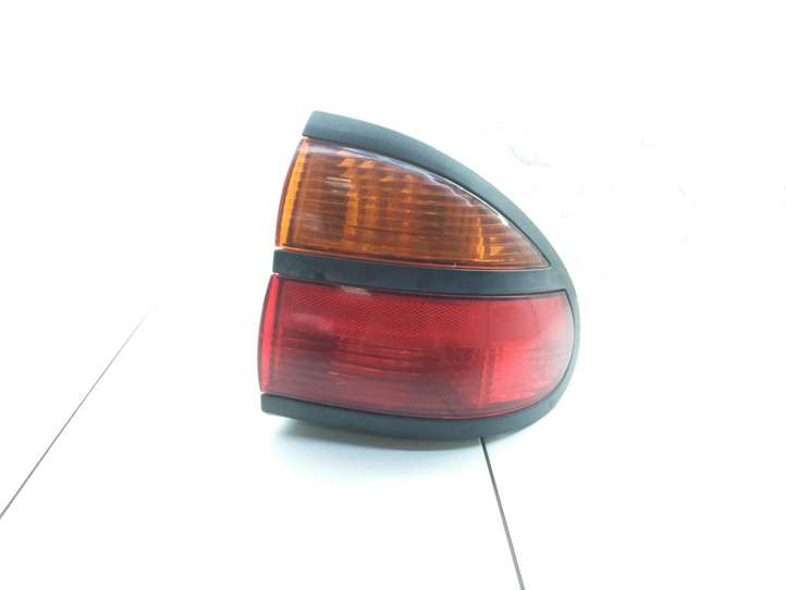 Renault Laguna (1993 - 2001)  7700420123 Задний фонарь в кузове