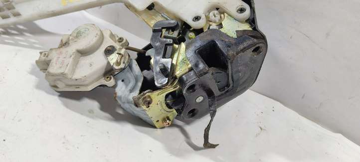 Hyundai Elantra (2003 - 2010)  814202D001 Замок задней двери