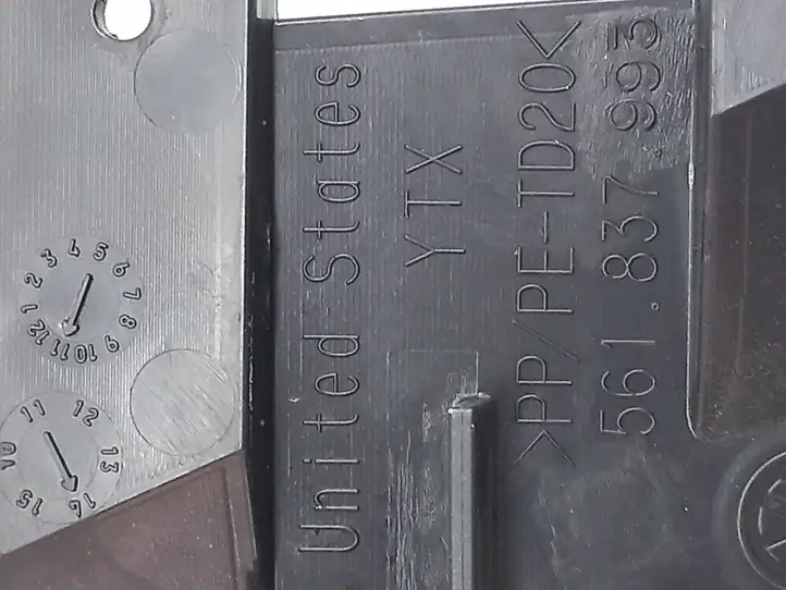Volkswagen PASSAT B7 USA (2012 - 2016) 561837993 Накладка стекла передней двери — фото 2