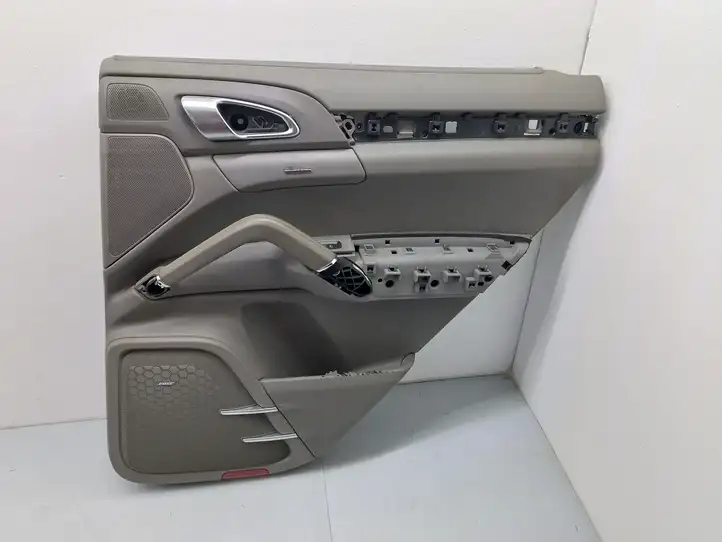 Porsche Cayenne (92A) (2011 - 2017) 7P0863981 Обшивка задней двери — фото 1